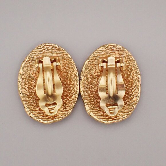 CHANEL CC Logo Oval Button Earrings 29 Clip-On Gold GHW France Vintage - Picture 5 of 13